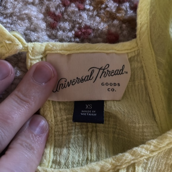 Universal Thread Lemon Sleeveless Top - Picture 2 of 4
